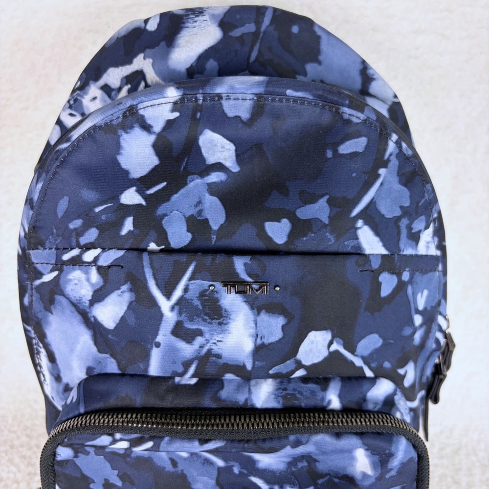 TUMI Voyageur Nadia Convertible Sling Bag Indigo Watercolor Nylon Backpack - Picture 3 of 13